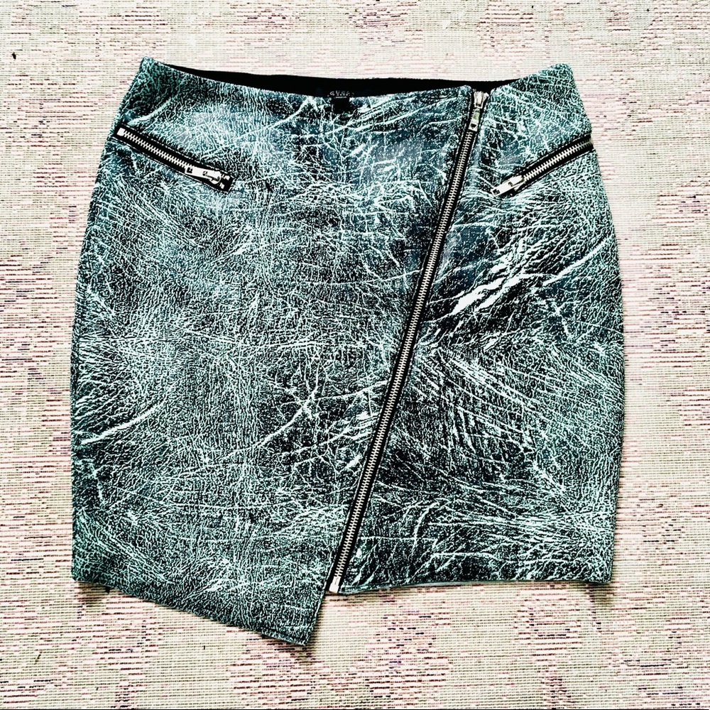 NWOT Guess Los Angeles distressed miniskirt